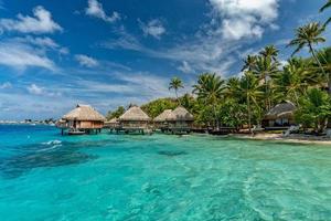 bora bora französisch-polynesien luftflugzeugansicht luxusresort über wasser foto