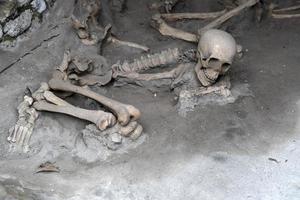 ercolano herculaneum flüchtige skelette am strand foto