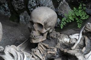 ercolano herculaneum flüchtige skelette am strand foto