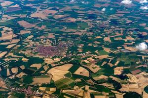 po lombardia bewirtschaftetes feld aeriel landschaft foto