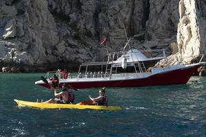 cabo san lucas, mexiko - 1. februar 2019 - tourist bei wasseraktivitäten foto