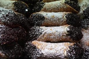 sizilianische Cannoli italienisches Dessertgebäck foto