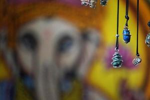 indische Halsbänder zum Verkauf auf dem Markt foto