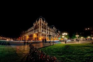 Conciergerie des Pariser Justizpalastes bei Nacht foto