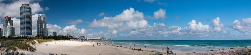 miami, usa - 2. februar 2017 - menschen, die sich in miami beach entspannen foto