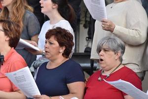 genua, italien - 26. mai 2017 - chorvorbereitung für die messe von papst franziskus in kennedy place foto