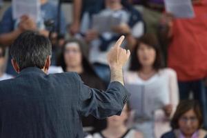 genua, italien - 26. mai 2017 - chorvorbereitung für die messe von papst franziskus in kennedy place foto