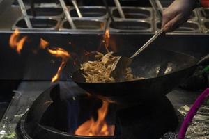 Wok-Reis-Spaghetti kochen foto