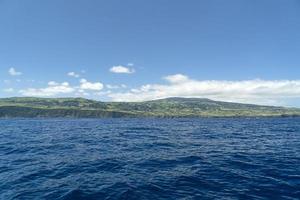 faial insel azoren klippenblick vom meerpanorama foto