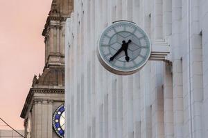 Melbourne alte Uhr bei Sonnenuntergang foto