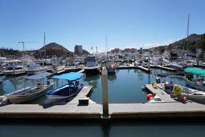 cabo san lucas, mexiko - 25. januar 2018 - pazifische küstenstadt ist voller touristen foto