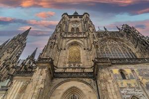 prag kuppel kaste st. veitskirche bei sonnenuntergang foto