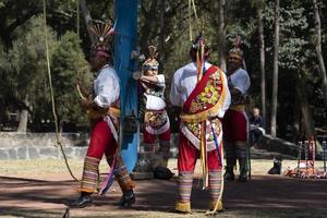 mexiko-stadt, mexiko - 30. januar 2019 - der alte tanz der flieger los voladores foto