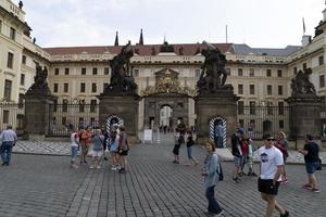 prag, tschechische republik - 15. juli 2019 - die schlossstadt ist im sommer voller touristen foto
