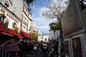 Paris, Frankreich - 6. Oktober 2018 - Künstler und Tourist in Montmartre foto