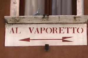 al Vaporetto-Schild zur Fähre in Venedig foto