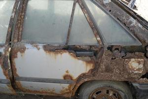 altes verlassenes Auto auf dem Schrottplatz in Baja California Sur Mexiko foto