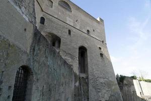 neapel, italien - 30. januar 2020 - blick auf das schloss saint elmo foto