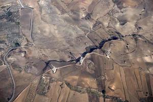 sizilien catania vulkan ätna luftaufnahme windmühle foto