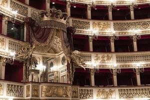 neapel, italien - 1. februar 2020 - saint charles royal theater in neapel foto