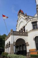 semarang, dezember 2022.lawang sewu, seribu pintu ist ein historisches gebäude in semarang, zentraljava, indonesien, dem hauptverwaltungsgebäude der niederländisch-ostindischen eisenbahngesellschaft foto