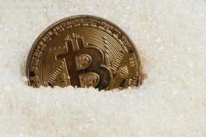 Bitcoin physische Münze mit Zucker foto