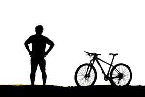 Silhouette einer Person, die Fahrrad fährt foto