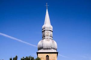 Kirchturm aus nächster Nähe foto