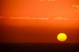 Himmel über dem Sonnenuntergang foto