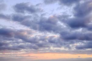 Himmel über dem Sonnenuntergang foto