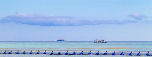 boote yachten schiffssteg strand in playa del carmen mexiko. foto