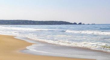 extrem riesiger großer surferwellenstrand la punta zicatela mexiko. foto