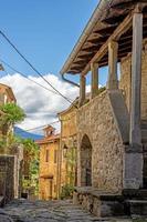 straßenszene der historischen stadt summen in kroatien tagsüber foto