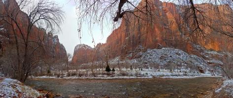 Panorama vom Zion-Nationalpark im Winter foto