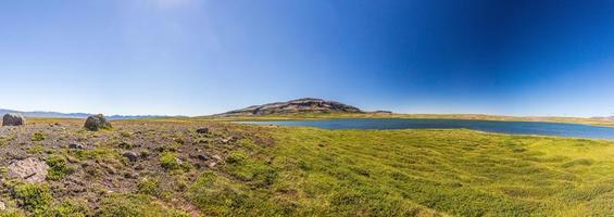 Panoramabild des Vulkangebiets Snaefellsjoekull auf der Halbinsel Snaefells auf Island im Sommer tagsüber foto