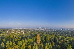 Luftbild vom neuen goetheturm bei frankfurt foto