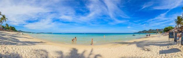 Panoramabild vom Strand von Kamala auf Phuket foto