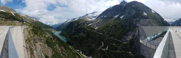 blick von der aussichtsplattform der koelnbreintalsperre in österreich tagsüber foto