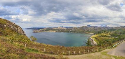 blick über eine bucht auf der isle of skye foto