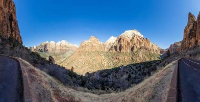 Panoramabild vom Aussichtspunkt Zion Scenic Drive im Winter foto