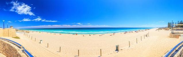 Panoramabild von Scarborough Beach in Perth tagsüber im Sommer 2015 foto