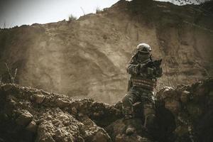 soldaten von spezialeinheiten in kriegen in der wüste, thailänder, armeesoldat foto