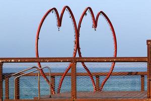 Liegeplatz am Meer zum Festmachen von Booten und Yachten. foto