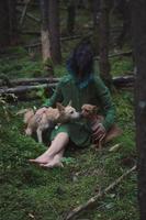 Zeit mit Hunden in der Landschaftsfotografie im Wald zu verbringen foto