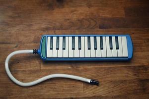 Blasinstrument mit Tastatur la melodica foto