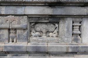 Reliefs hinduistische Schnitzereien an den Prambanan-Tempeln, foto