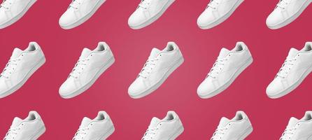 Bannermuster aus weißen Turnschuhen isoliert auf viva magentafarbenem Hintergrund. sportliches Paar Schuhe für Mockup. modische, stilvolle Sport-Freizeitschuhe. moderne und minimalistische Tapete. foto