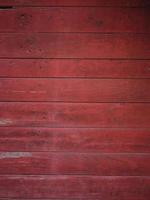 Bemalte alte rote Holzwand. Hintergrundtextur. foto