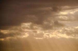 Himmel über dem Sonnenuntergang foto