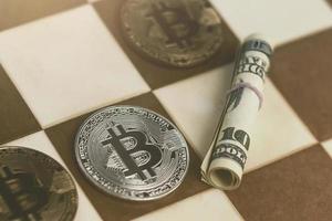 Bitcoins auf dem Schachbrett foto